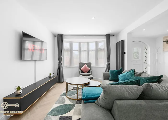 Entire Modern & Spacious 3bdr In Right Next To Coop Live & Ethiad Prázdninový dům *