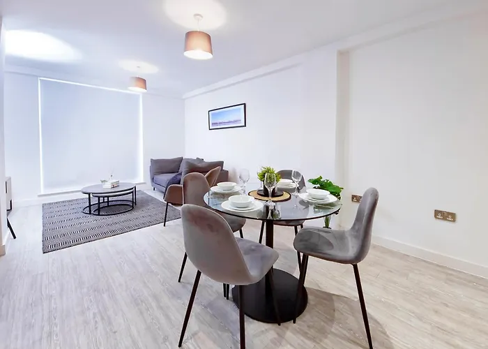 Luxury 2-Bed Apartment In Salford Quays 10 Min To Manchester & Mediacity * Manchester