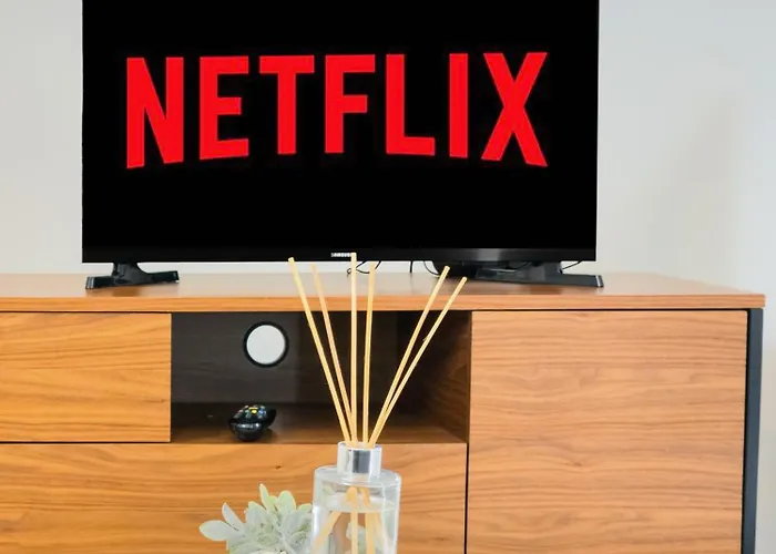 Luxury 2-Bed Apartment In Salford Quays 10 Min To Manchester & Mediacity Apartment