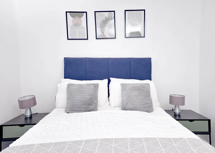 Luxury 2-Bed Apartment In Salford Quays 10 Min To Manchester & Mediacity