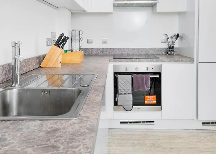 Luxury 2-Bed Apartment In Salford Quays 10 Min To Manchester & Mediacity Apartment *