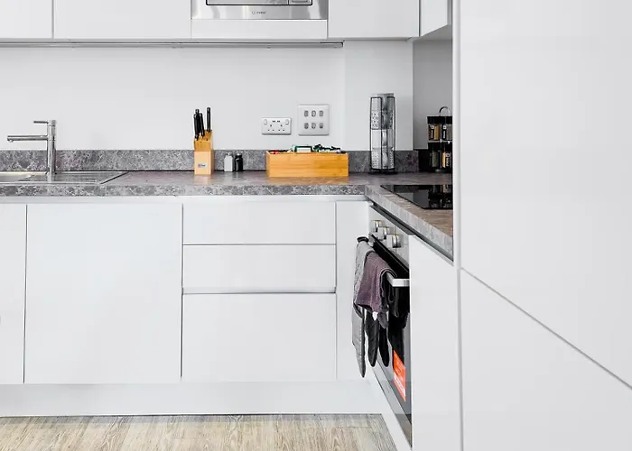 Luxury 2-Bed Apartment In Salford Quays 10 Min To Manchester & Mediacity *