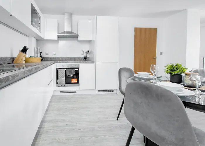 Luxury 2-Bed Apartment In Salford Quays 10 Min To Manchester & Mediacity * Manchester