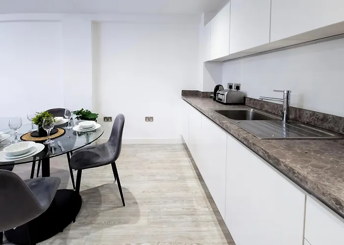 Luxury 2-Bed Apartment In Salford Quays 10 Min To Manchester & Mediacity Apartment