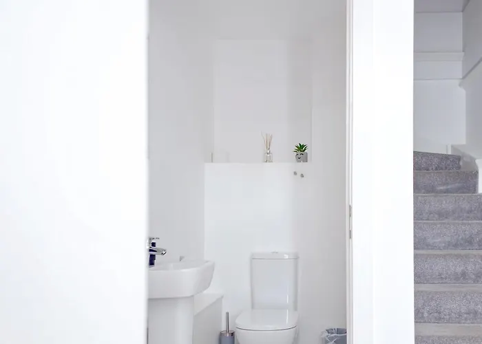 Luxury 2-Bed Apartment In Salford Quays 10 Min To Manchester & Mediacity Apartment Manchester