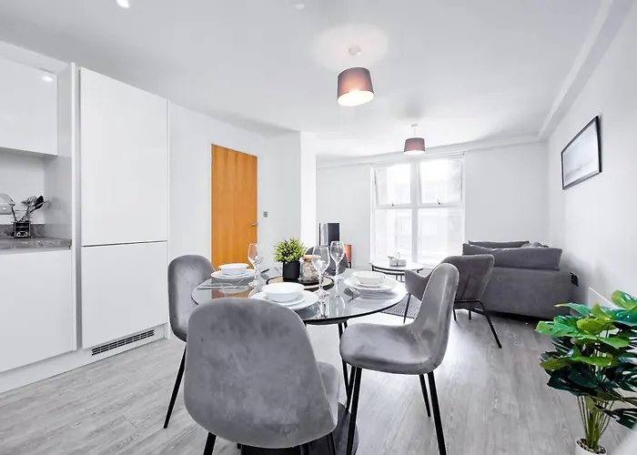 Luxury 2-Bed Apartment In Salford Quays 10 Min To Manchester & Mediacity * Manchester