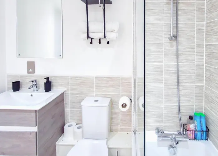 Luxury 2-Bed Apartment In Salford Quays 10 Min To Manchester & Mediacity Apartment Manchester