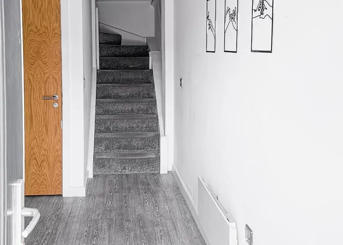 Luxury 2-Bed Apartment In Salford Quays 10 Min To Manchester & Mediacity *