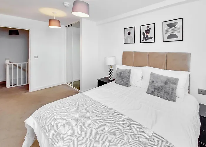 Luxury 2-Bed Apartment In Salford Quays 10 Min To Manchester & Mediacity Apartment