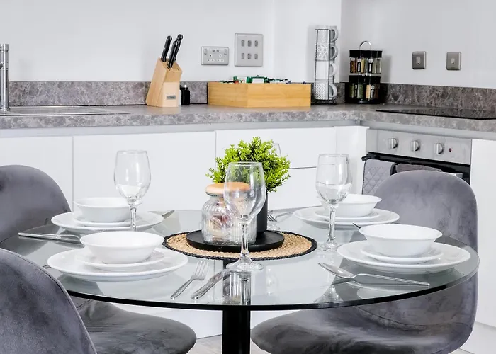 Luxury 2-Bed Apartment In Salford Quays 10 Min To Manchester & Mediacity Apartment *