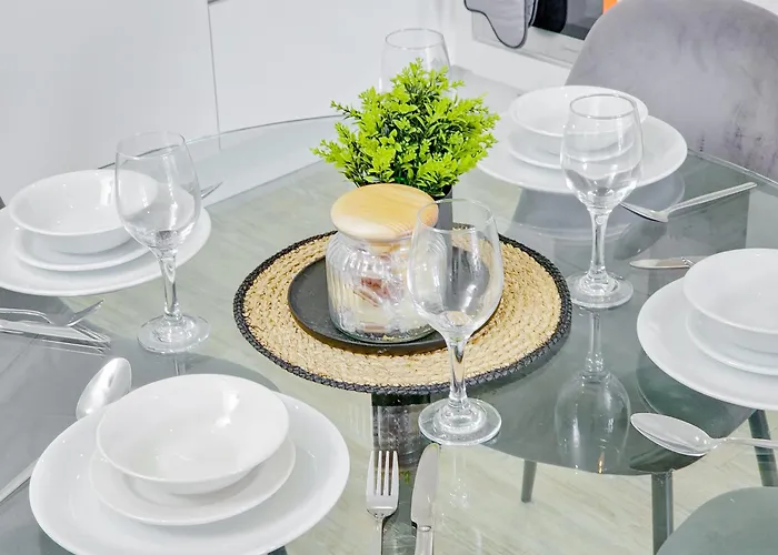 Luxury 2-Bed Apartment In Salford Quays 10 Min To Manchester & Mediacity *