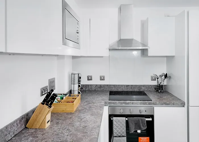 Luxury 2-Bed Apartment In Salford Quays 10 Min To Manchester & Mediacity