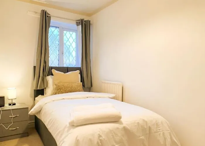 Dom wakacyjny Simple House W- Free Parking By Airport - Free Drop-off *