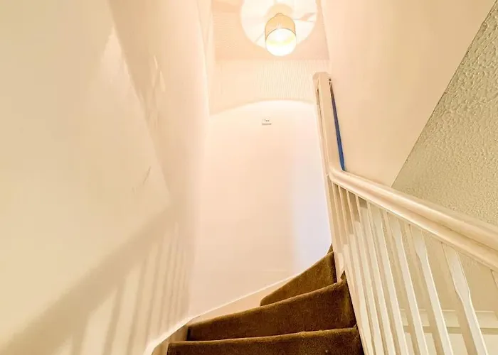 Simple House W- Free Parking By Airport - Free Drop-off