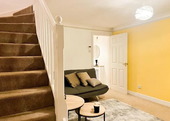 Simple House W- Free Parking By Airport - Free Drop-off بيت للعطل مانشستر