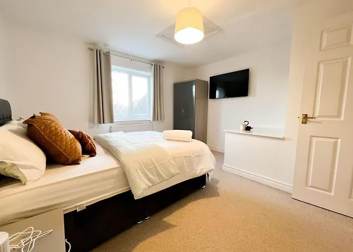 Simple House W- Free Parking By Airport - Free Drop-off * Manchester