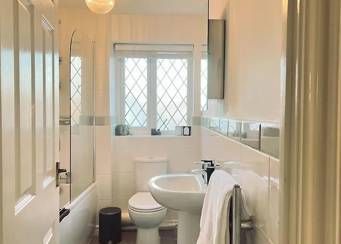 Simple House W- Free Parking By Airport - Free Drop-off 度假居 *