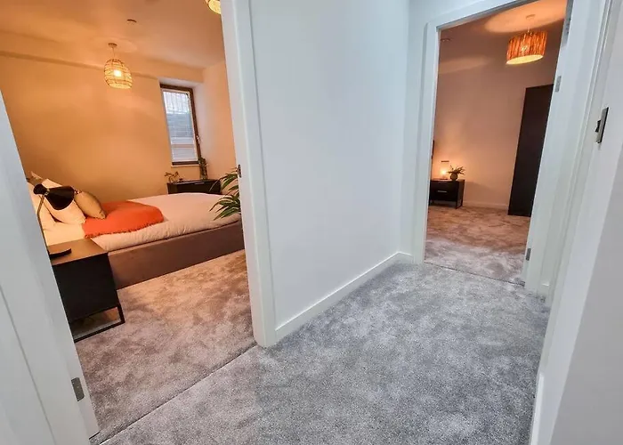 Stunning 4-bedroom Townhouse With Free Parking 펜션 맨체스터