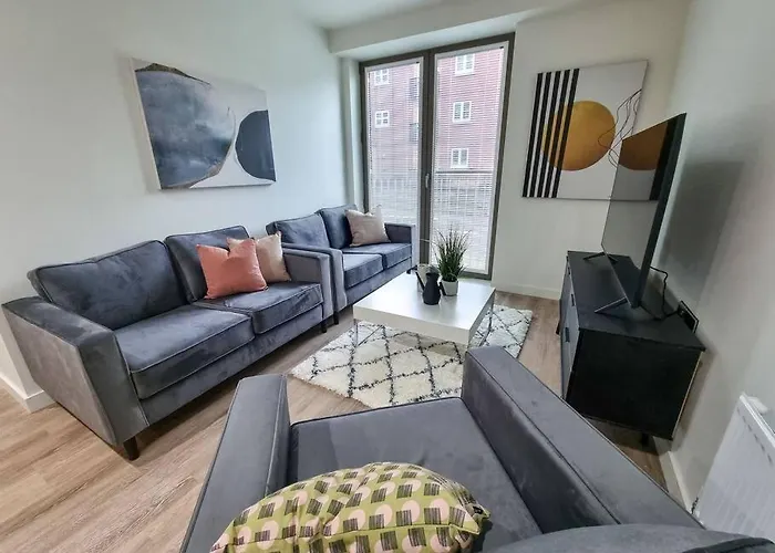 Stunning 4-bedroom Townhouse With Free Parking Nyaraló *