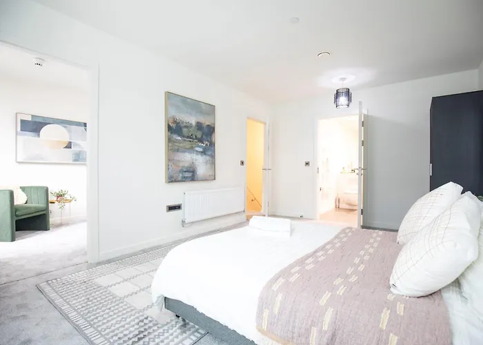 Luxury Free Parking Townhouse