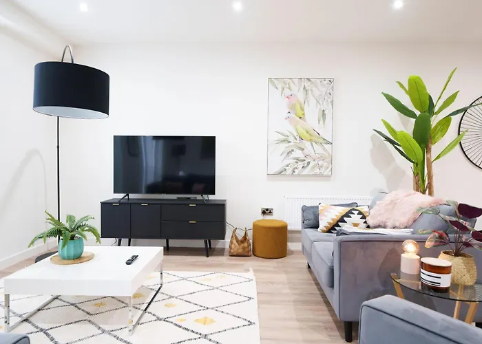 Luxury Free Parking Townhouse *