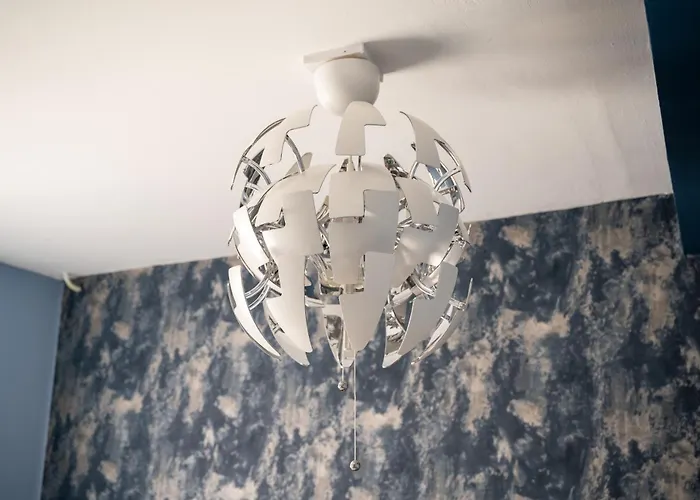 Private Retreat For 3 Near Centre *