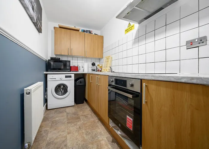 Private Retreat For 3 Near Centre דירה *