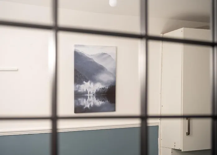 Private Retreat For 3 Near Centre 아파트 *