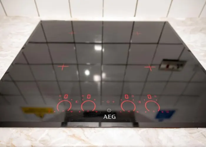 Private Retreat For 3 Near Centre *