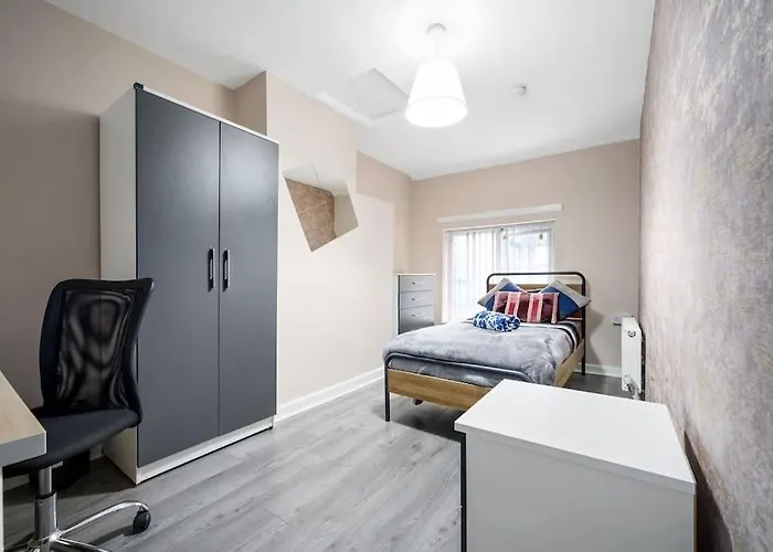 Private Retreat For 3 Near Centre דירה