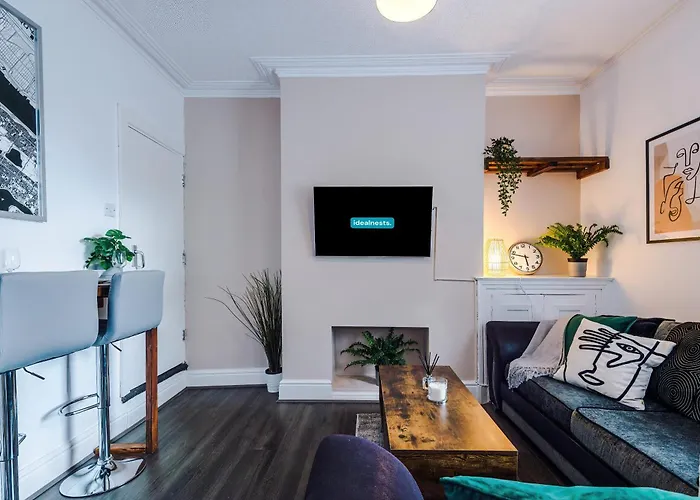 Modern 3-bed House In Manchester, Ideal For Long Stays, Free Parking, Centre - Sleeps Upto 8 People مانشستر