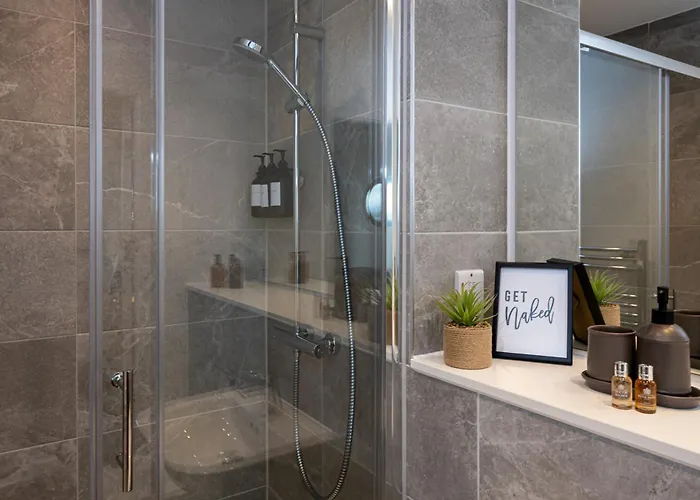 Royal Ebony By Asquare Lettings