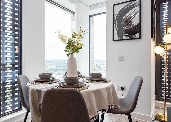 Royal Ebony By Asquare Lettings Daire *