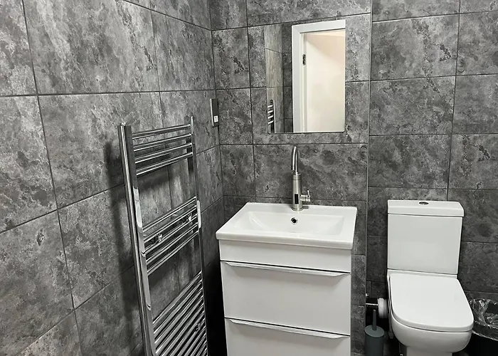 公寓 2-bed Sleeps 5 - Free Parking - Balcony *