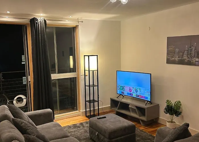 Luxury 2 Bedroom Centre With Free Parking *