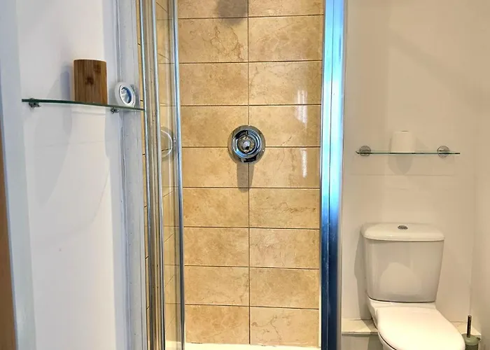 Apartament 2 Bed Ensuite With Balcony And Free Onsite Secure Parking