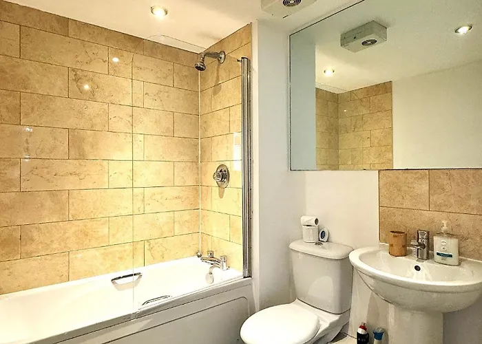 Apartament 2 Bed Ensuite With Balcony And Free Onsite Secure Parking Manchester