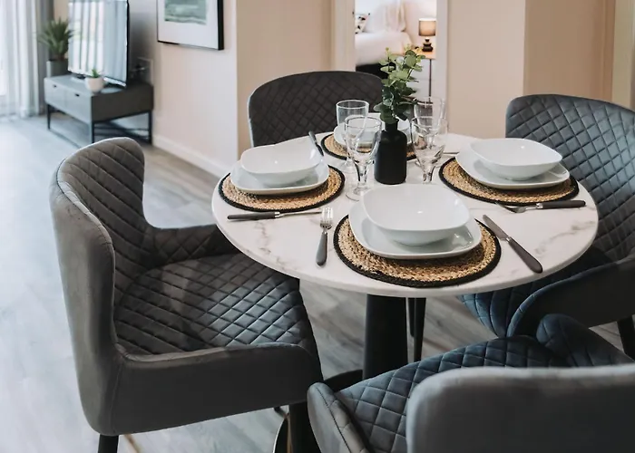 Ideal Near Old Trafford *