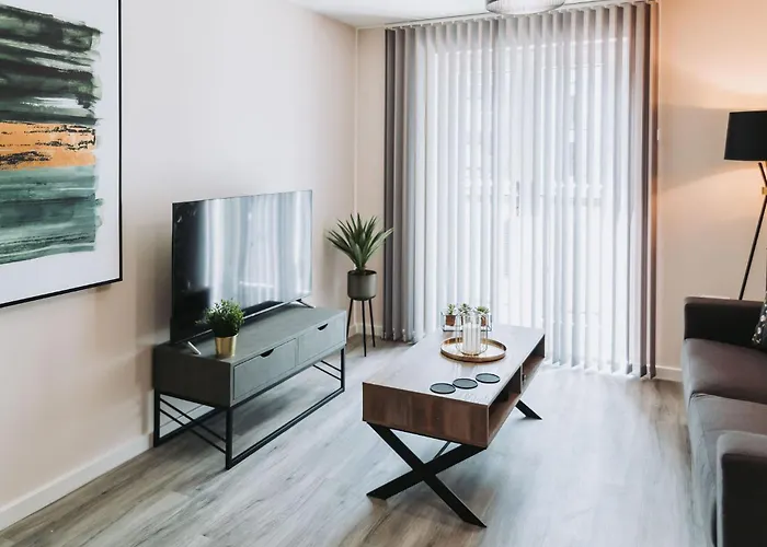 Ideal Near Old Trafford * Manchester