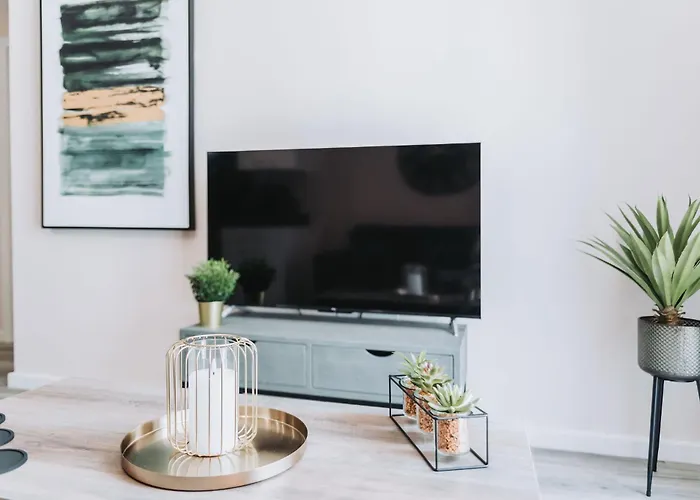 Ideal Near Old Trafford *