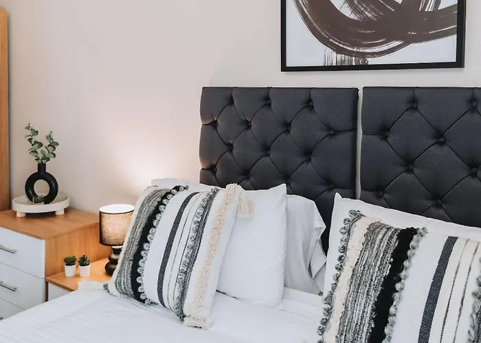 Ideal Near Old Trafford Apartament