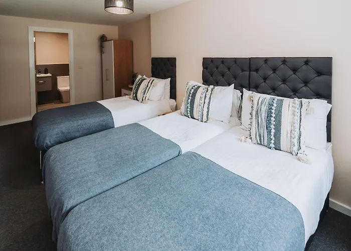 Ideal Near Old Trafford Apartament