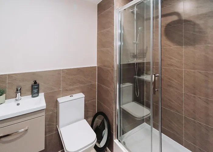 Ideal Near Old Trafford Apartament