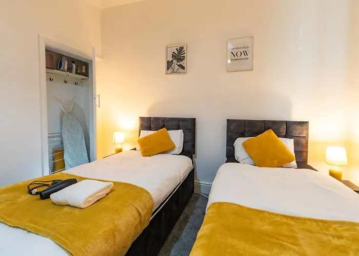 Dom wakacyjny The Upside Down House Near Coop Live Arena , Etihad And Mcr Centre