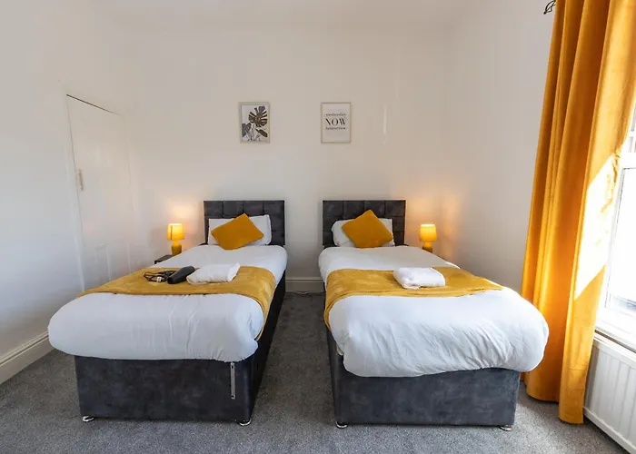 Dom wakacyjny The Upside Down House Near Coop Live Arena , Etihad And Mcr Centre Manchester