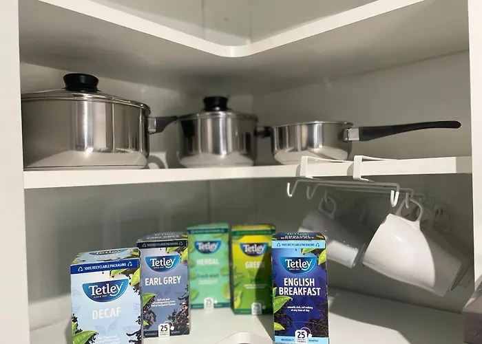 The Upside Down House Near Coop Live Arena , Etihad And Mcr Centre 펜션 *