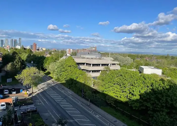 شقة Old Trafford Penthouse Duplex - Steps From Mufc *