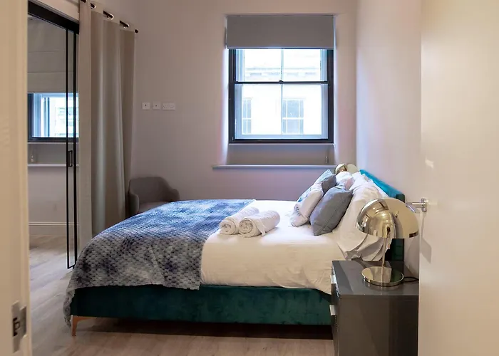 M1 Centre 3 Bed 3 Bath Luxe Penthouse Daire