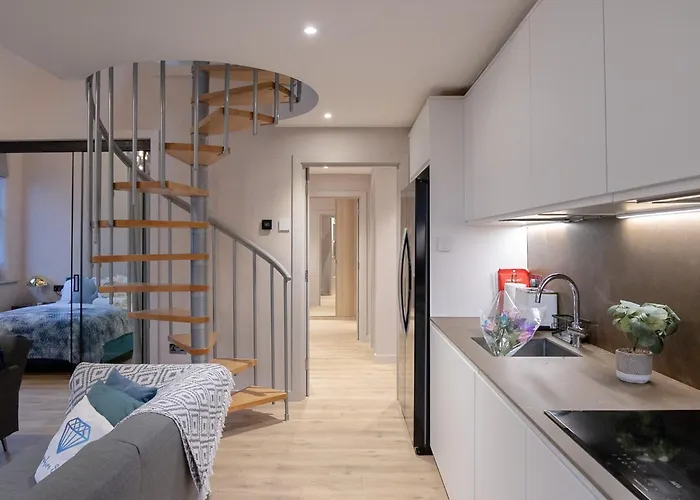 M1 Centre 3 Bed 3 Bath Luxe Penthouse 아파트