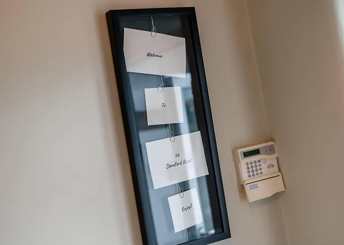 Pass The Keys Picture Perfect Haven In Didsbury Village - Free Parking & Ev Station * Manchester